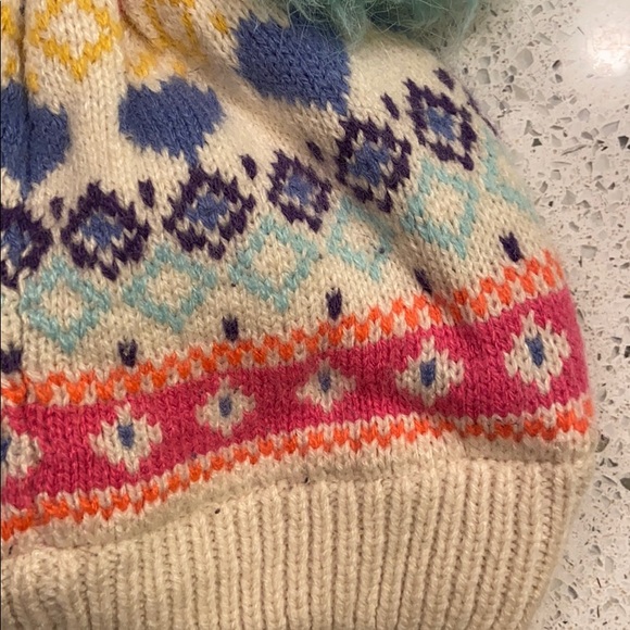 Baby Gap Knit Hat with Pom Pom detail - Picture 2 of 7